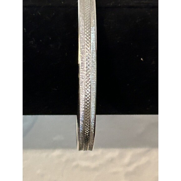 Vintage Monet Silver Tone Diamond Cut Bangle Bracelet 2.5 Inch Opening - Picture 1 of 5